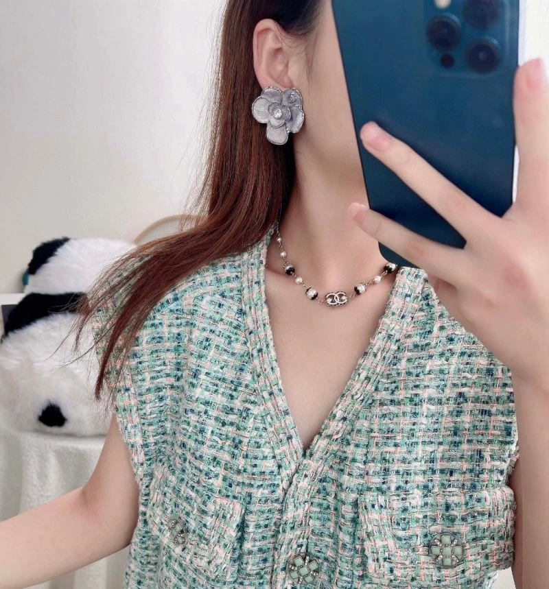 Elegant Chanel Earrings 223680