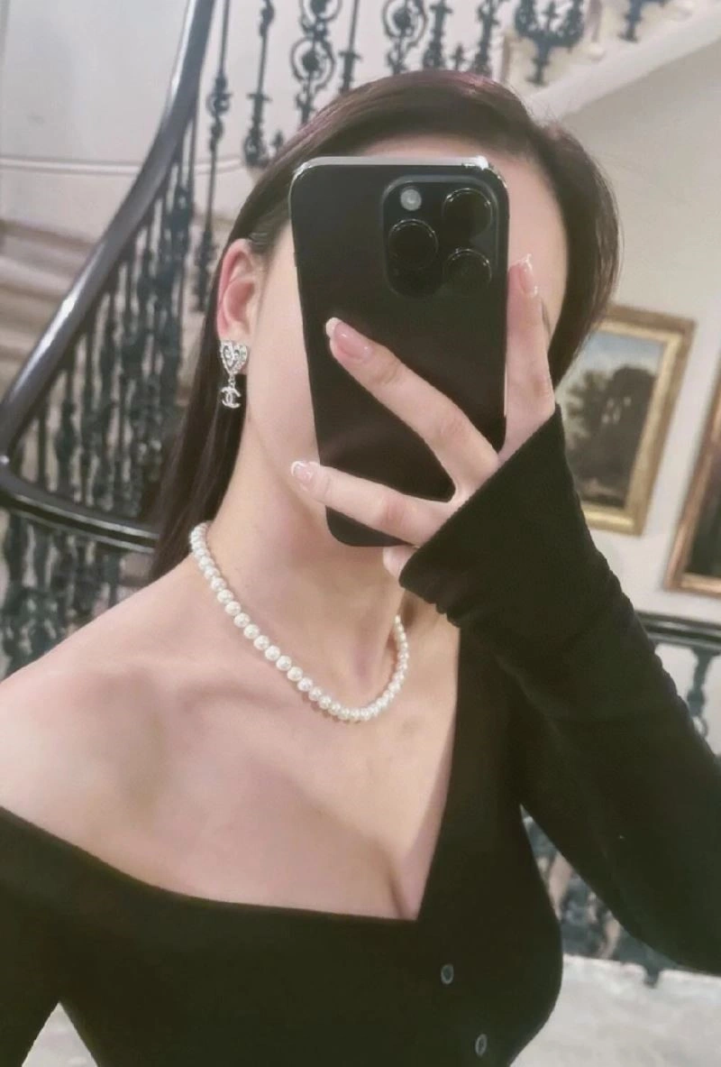 Chic Chanel Earrings 223681