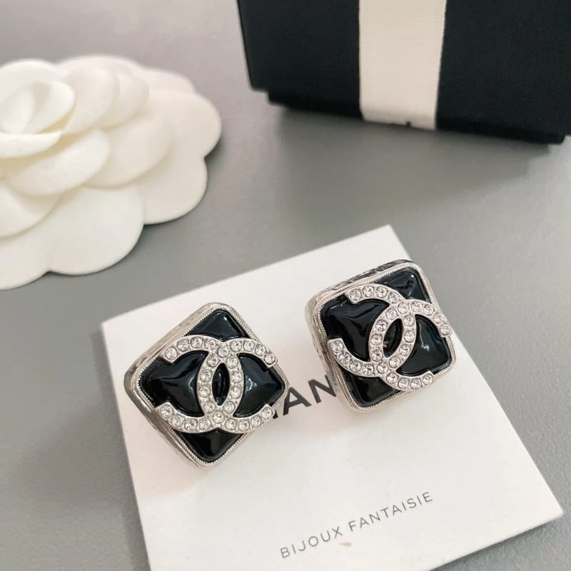 Sophisticated Chanel Earrings 223686
