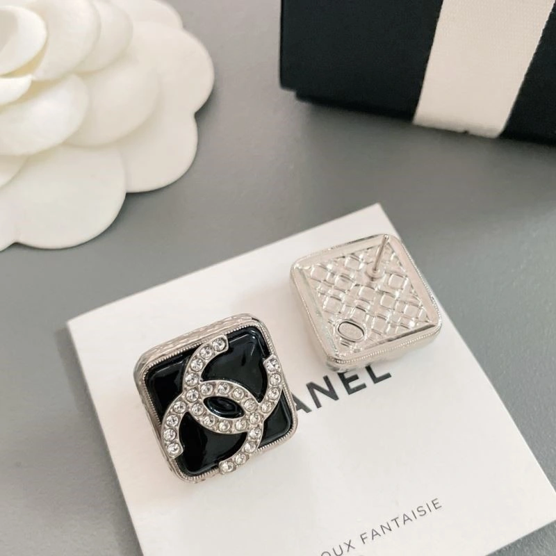 Sophisticated Chanel Earrings 223686