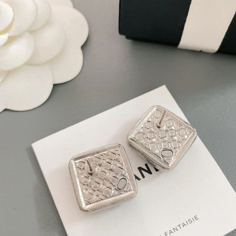 Sophisticated Chanel Earrings 223686