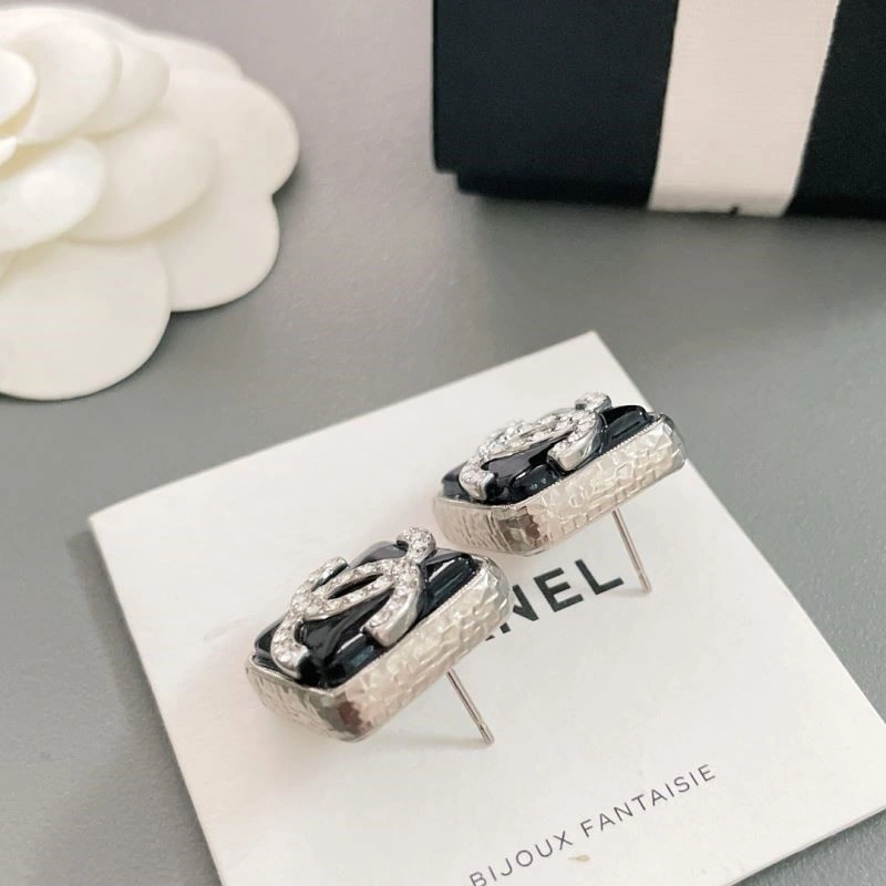 Sophisticated Chanel Earrings 223686