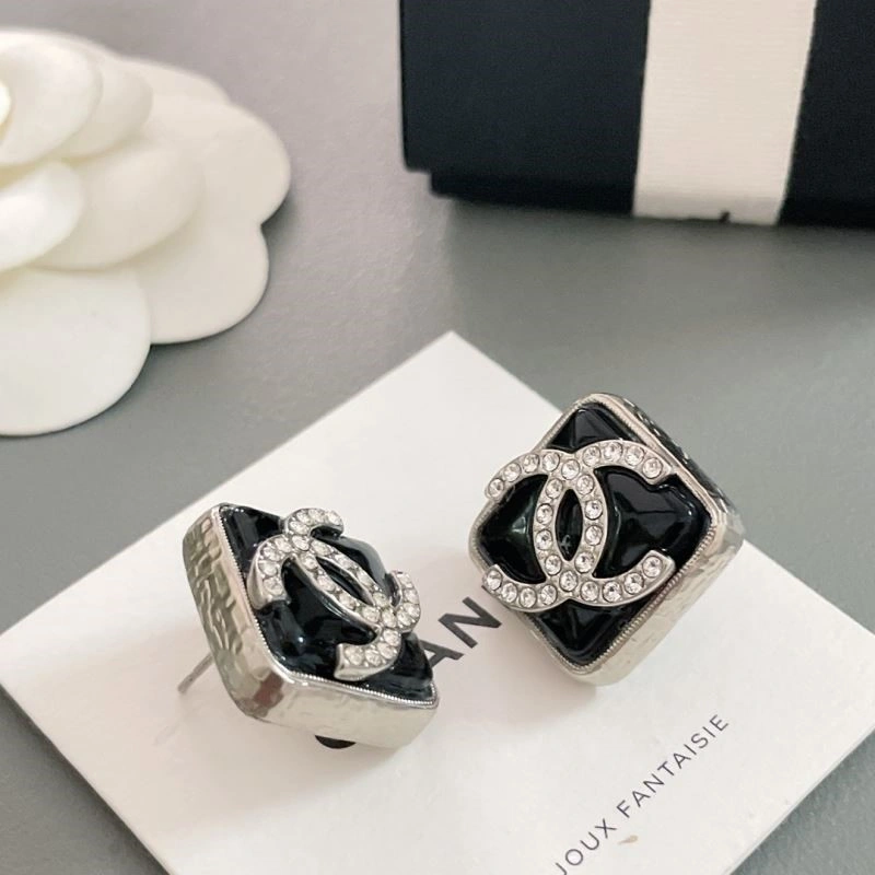 Sophisticated Chanel Earrings 223686