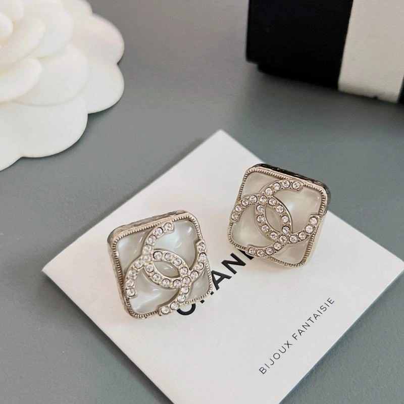 Sophisticated Chanel Earrings 223686