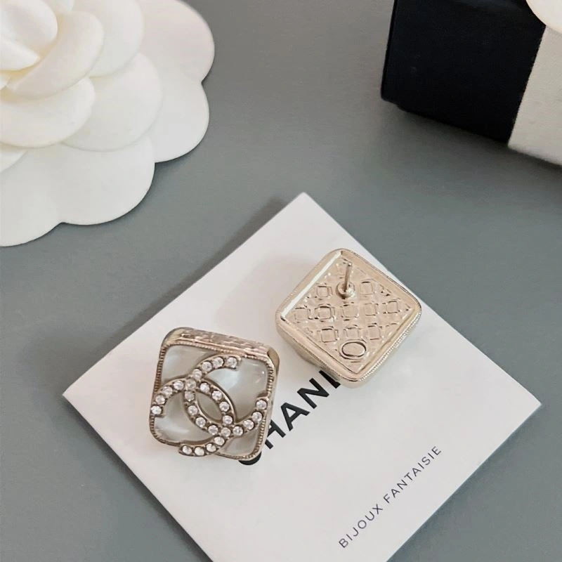 Sophisticated Chanel Earrings 223686