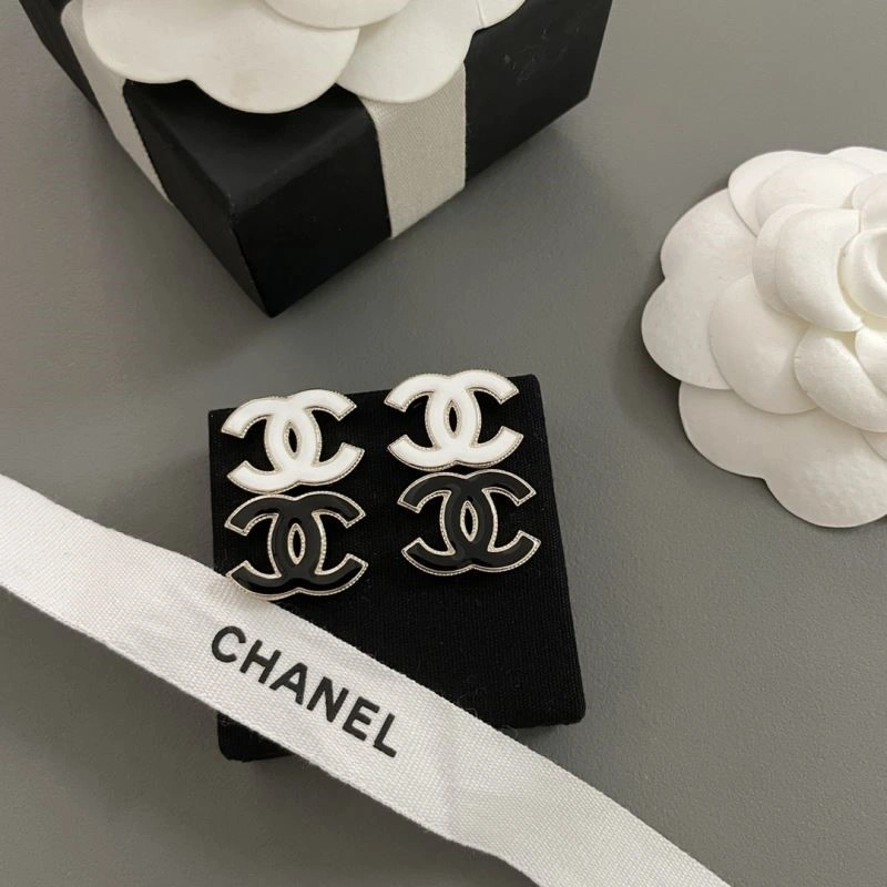 Lightweight Chanel Earrings 223674