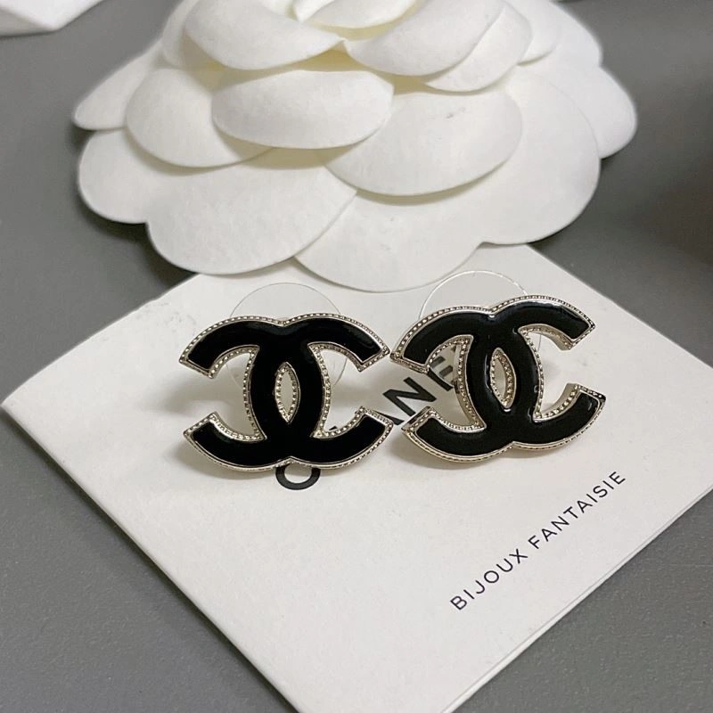 Lightweight Chanel Earrings 223674