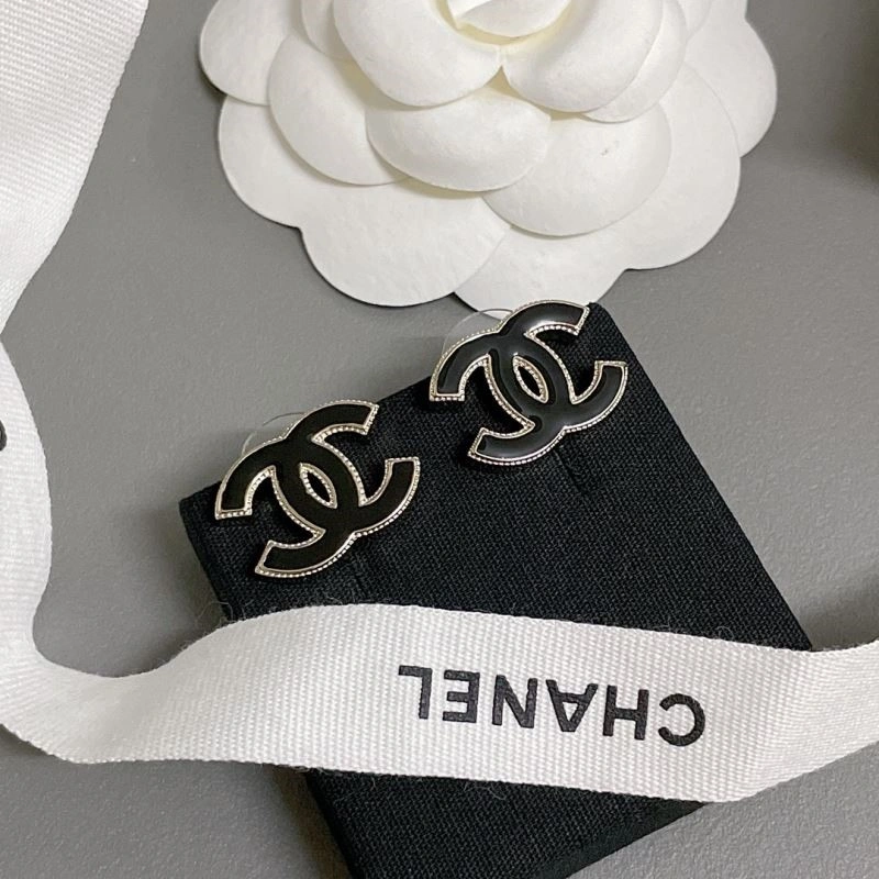 Lightweight Chanel Earrings 223674