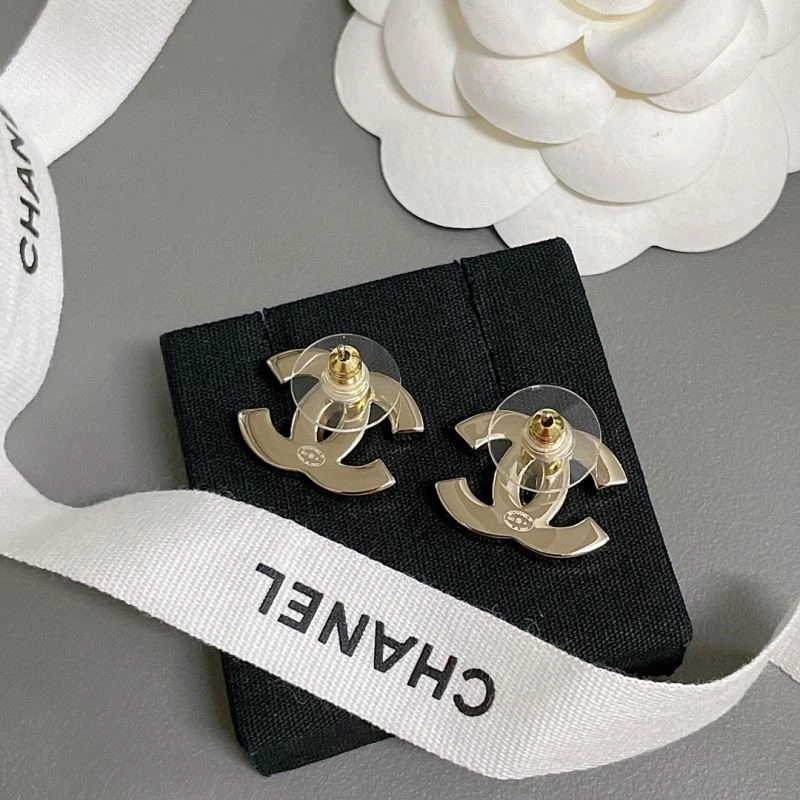Lightweight Chanel Earrings 223674