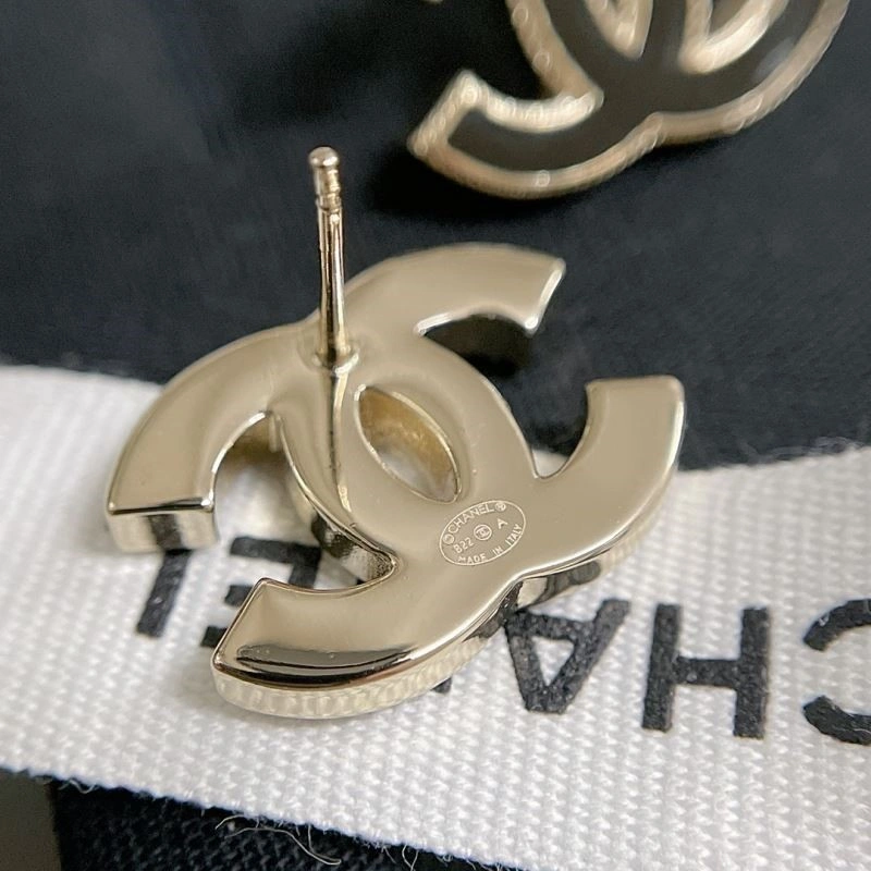 Lightweight Chanel Earrings 223674