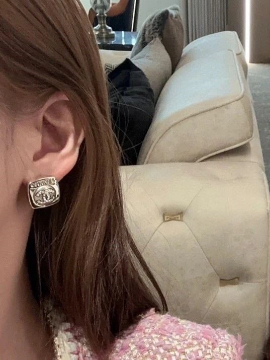 Chanel Earrings Lightweight 223735