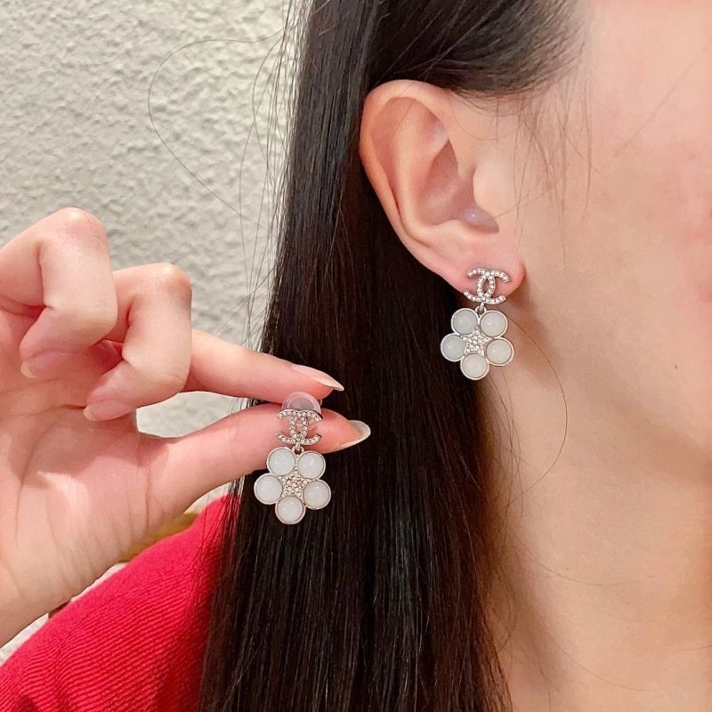 Unique Chanel Earrings 223660