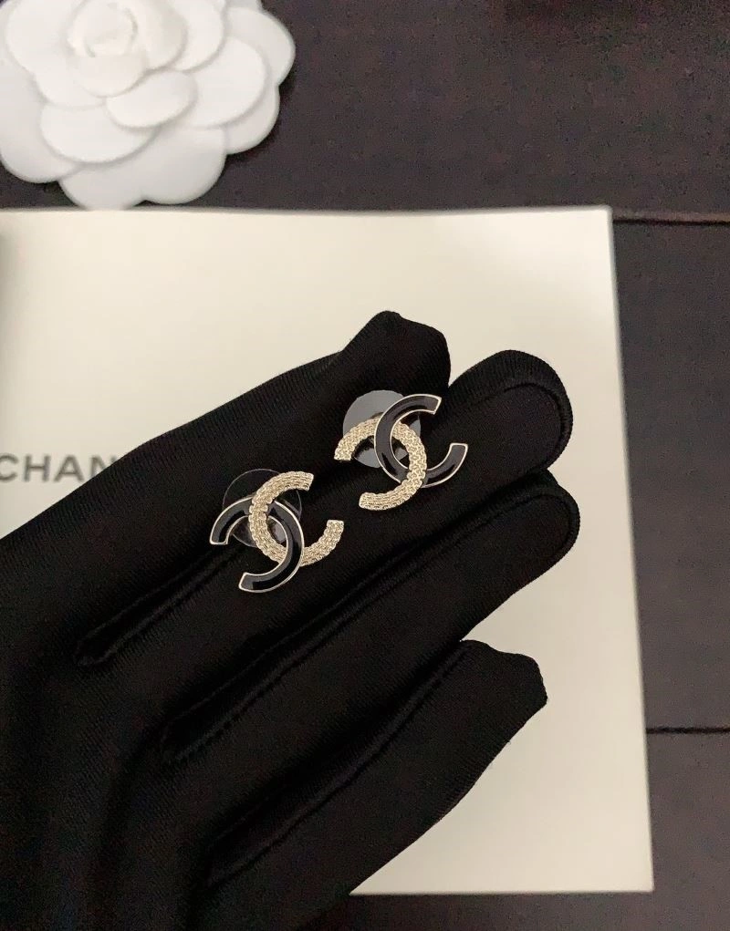 Lightweight Chanel Earrings 223635