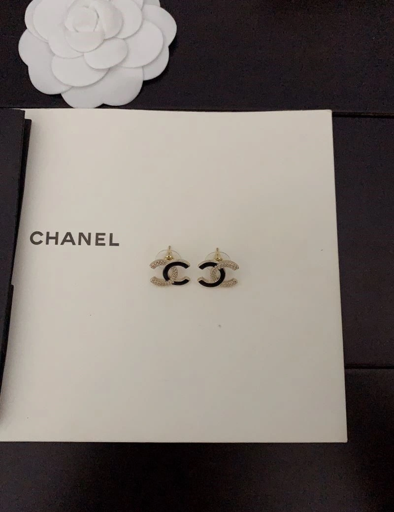 Lightweight Chanel Earrings 223635