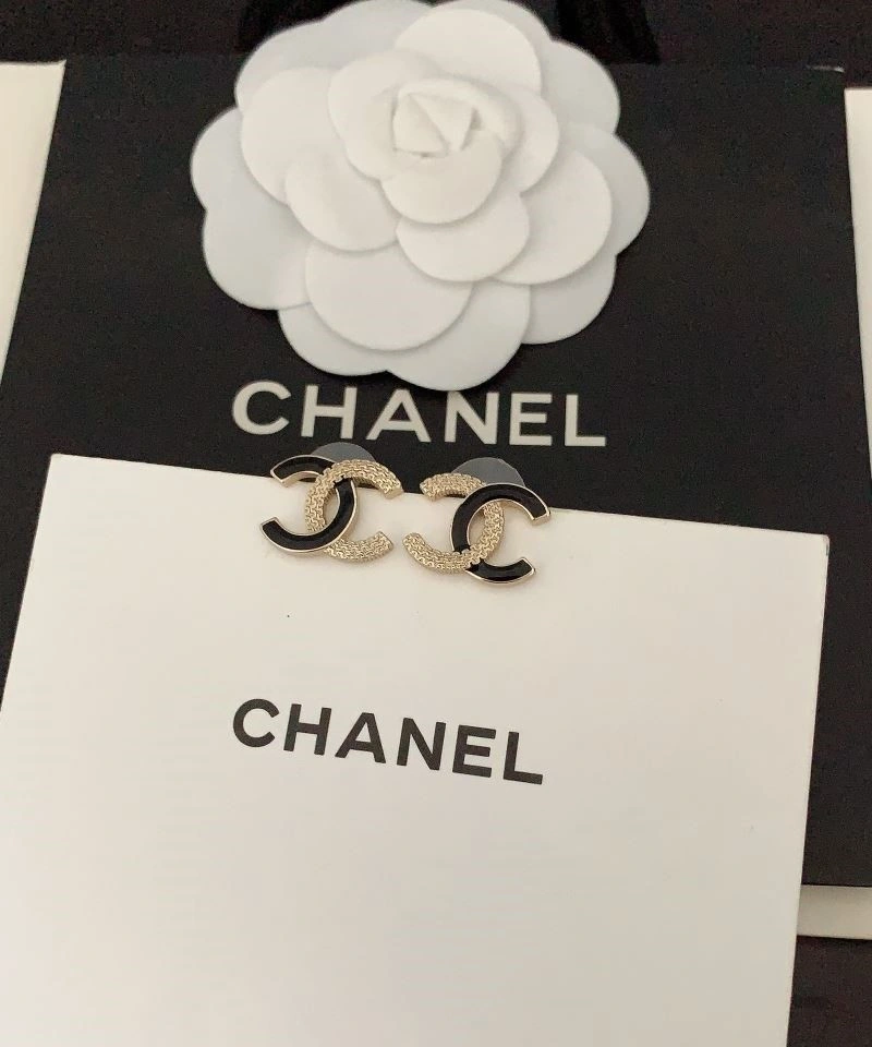 Lightweight Chanel Earrings 223635