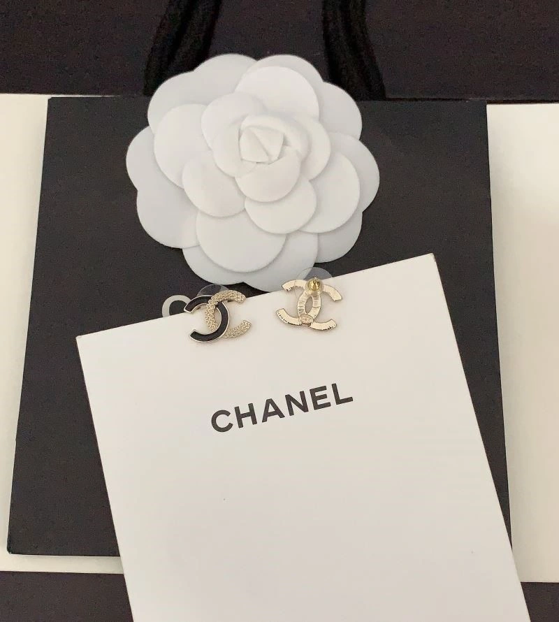 Lightweight Chanel Earrings 223635