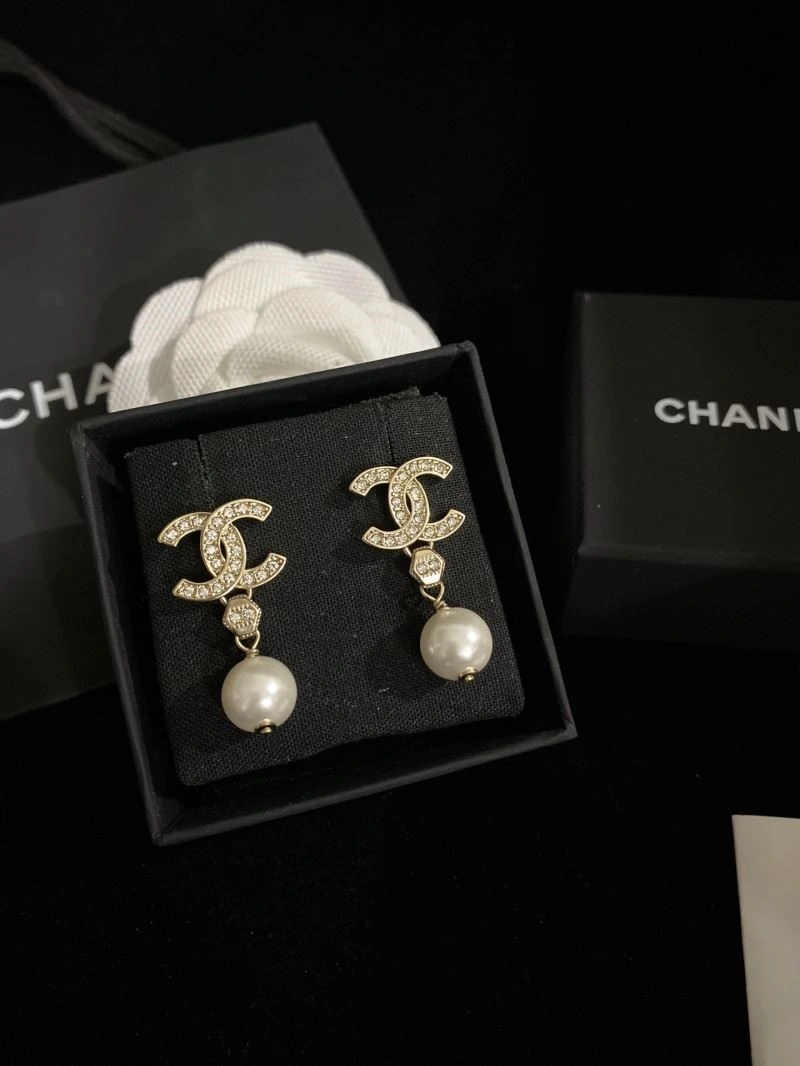 Effortless Chanel Earrings 223622
