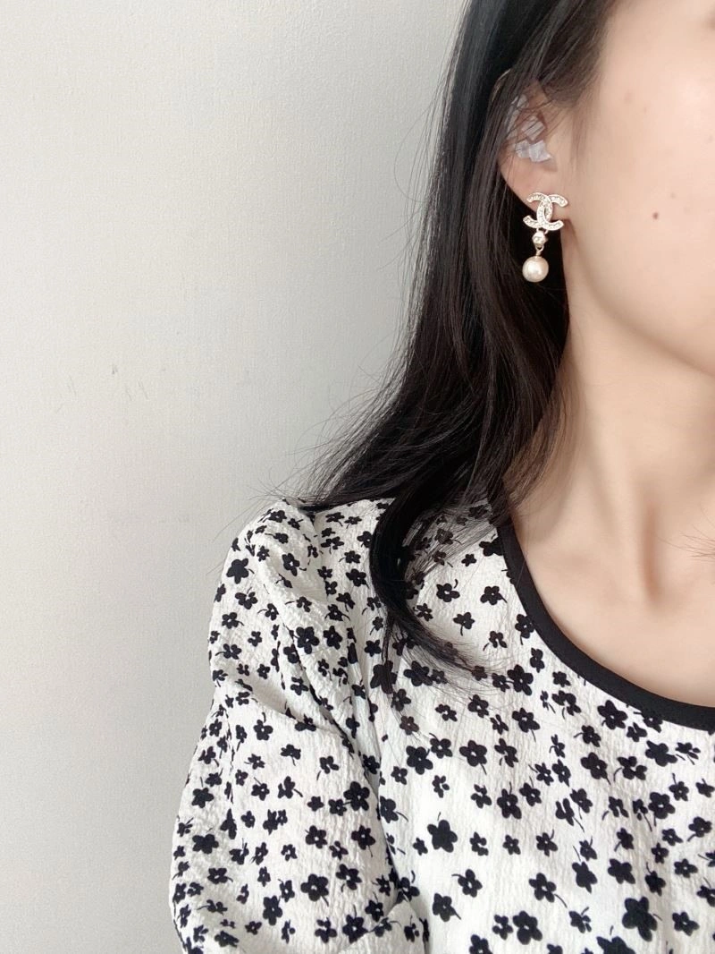 Effortless Chanel Earrings 223622