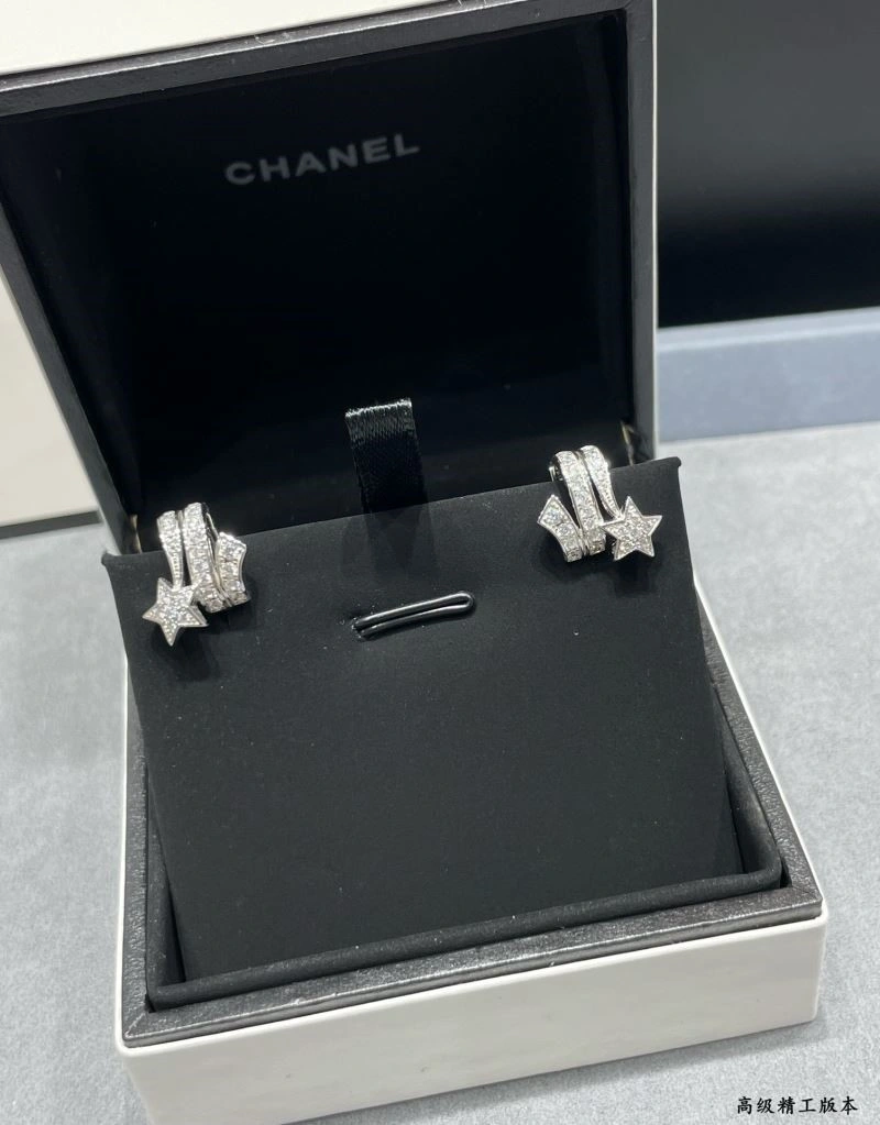 Chanel Earrings Comfortable 223600