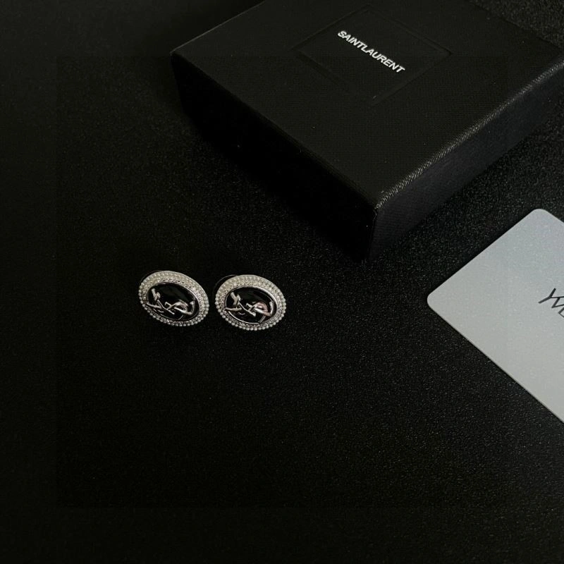 Lightweight Chanel Earrings 223117