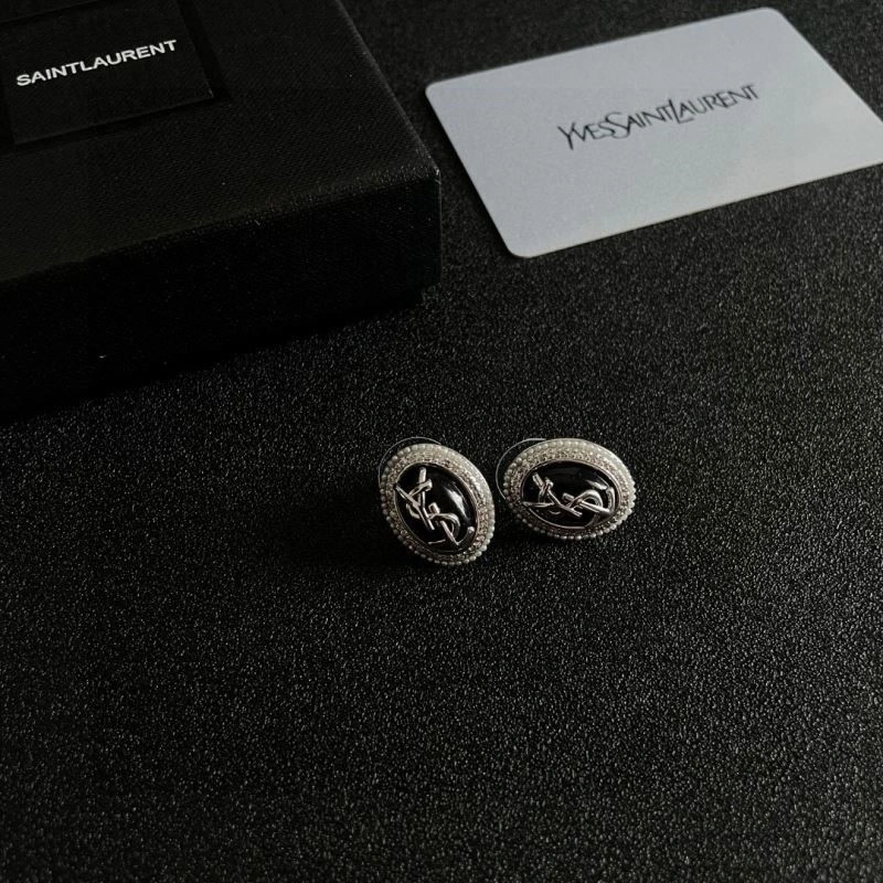 Lightweight Chanel Earrings 223117