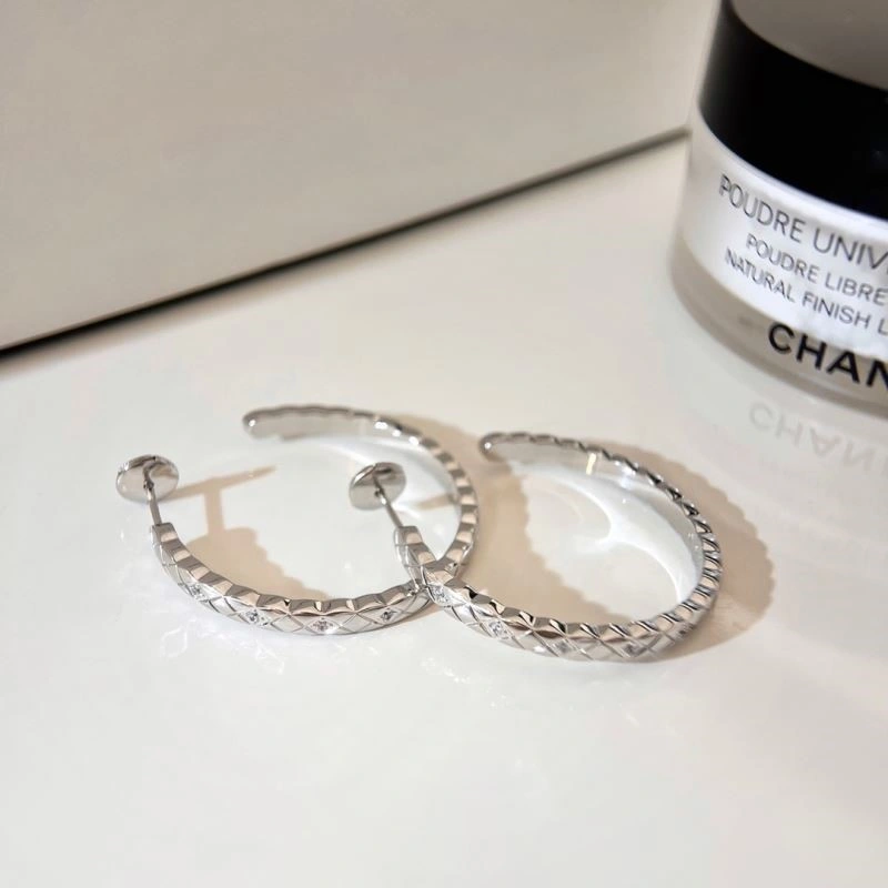 Chanel Earrings MoistureWicking 223054