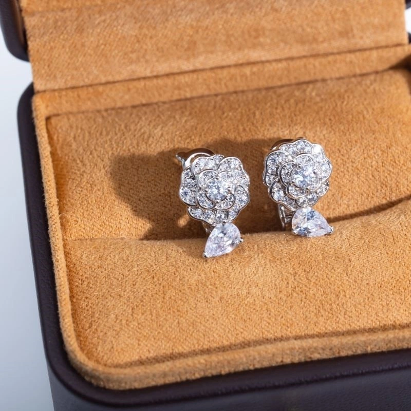 Chanel Earrings Versatile 223047