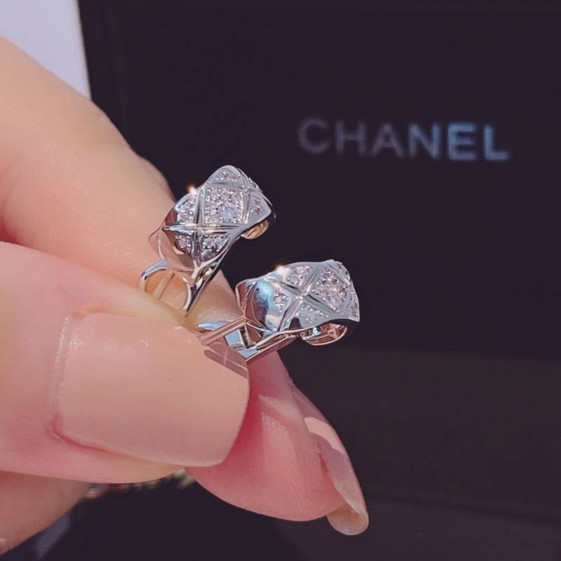 Comfortable Chanel Earrings 223038