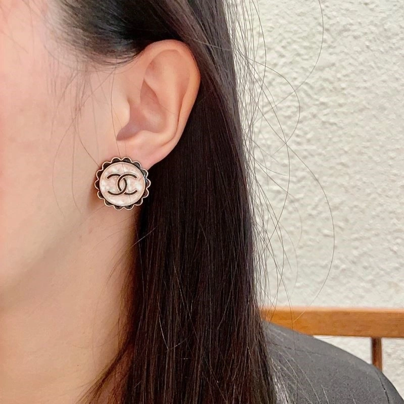 Flexible Chanel Earrings 223005