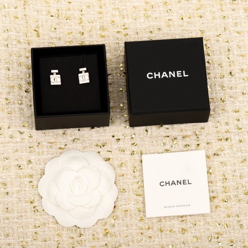 Chanel Earrings Sleek 222970