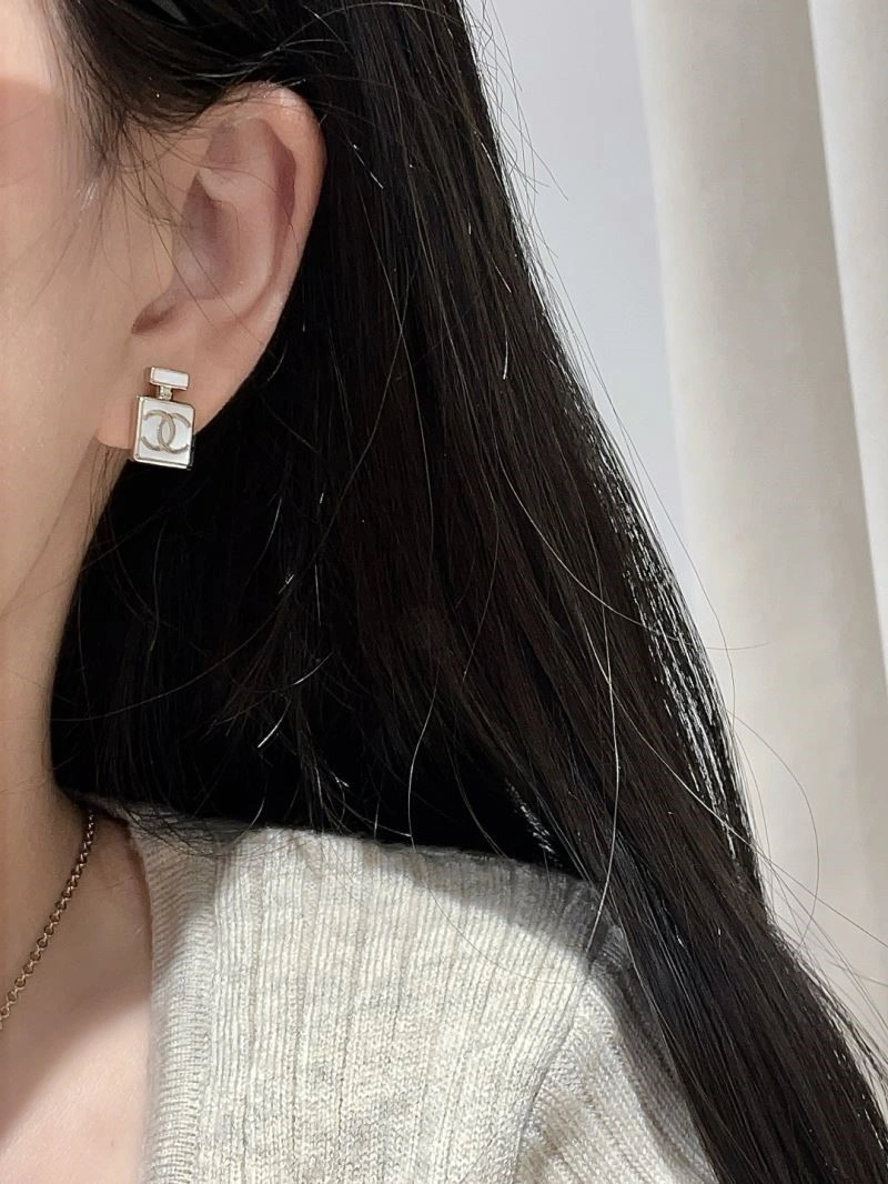 Chanel Earrings Sleek 222970