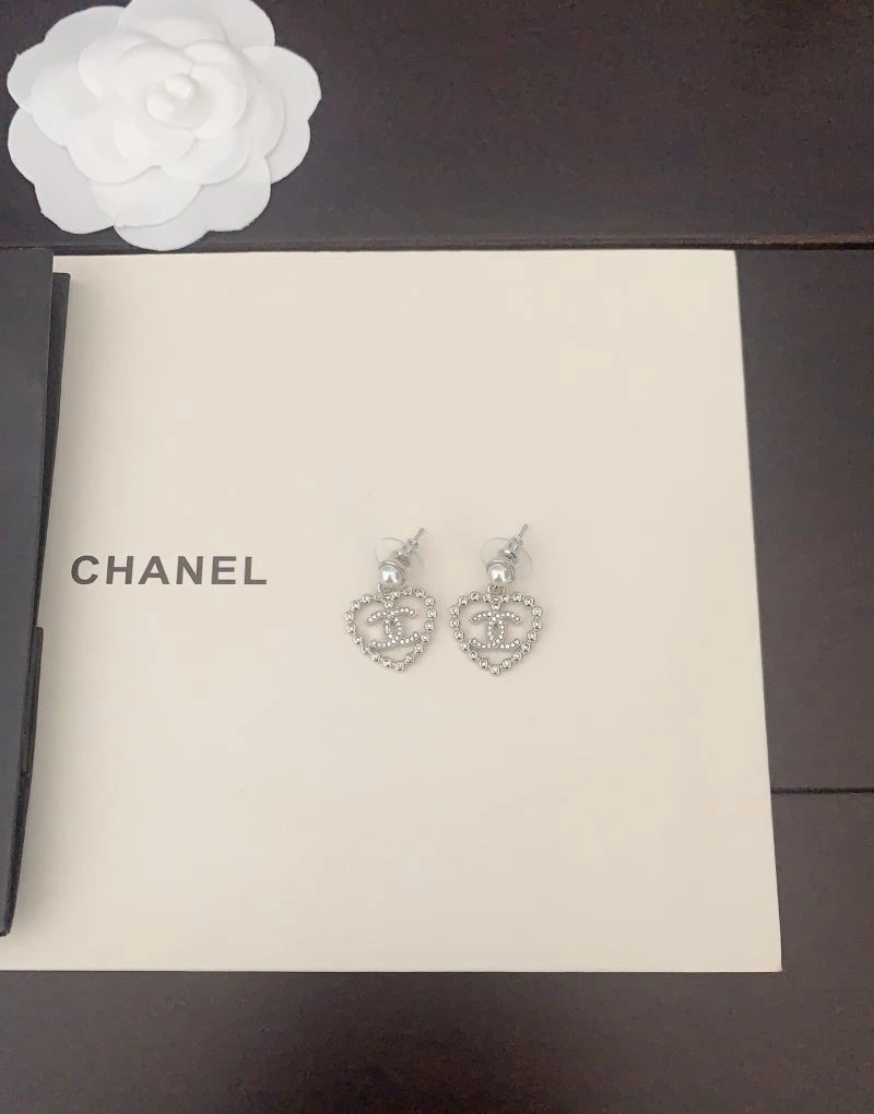 Elegant Chanel Earrings 222928