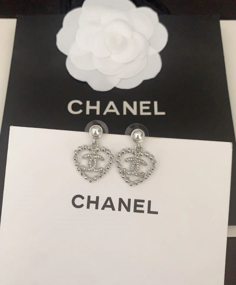 Elegant Chanel Earrings 222928