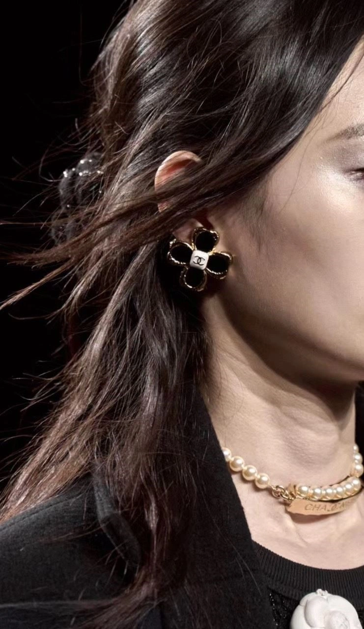 Chanel Earrings Refined 222898