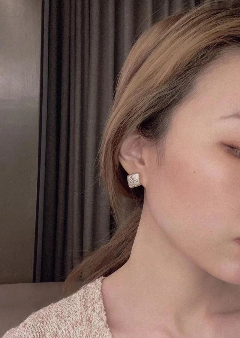 Chanel Earrings MoistureWicking 222886