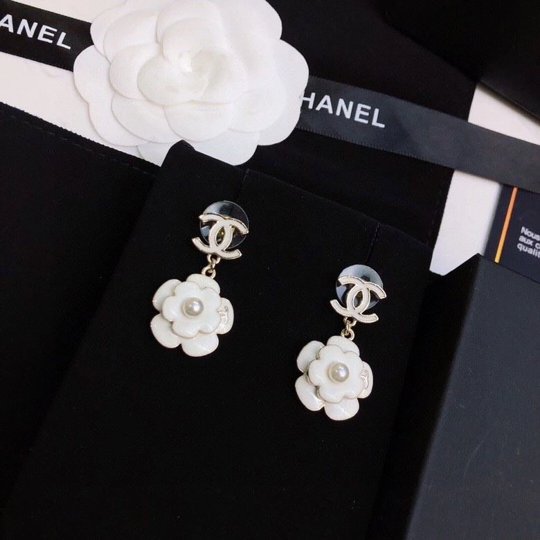 Minimalist Chanel Earrings 222892