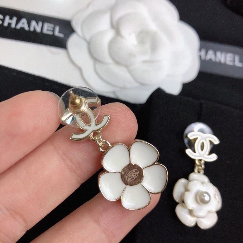 Minimalist Chanel Earrings 222892