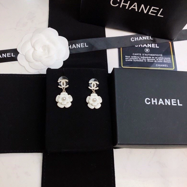 Minimalist Chanel Earrings 222892