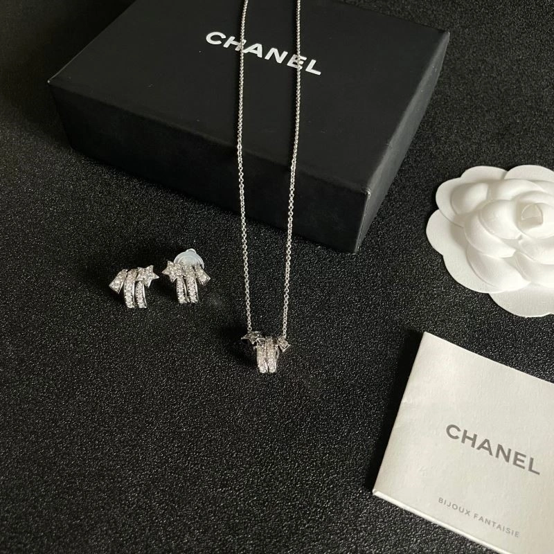 Chanel Earrings Bold 222836
