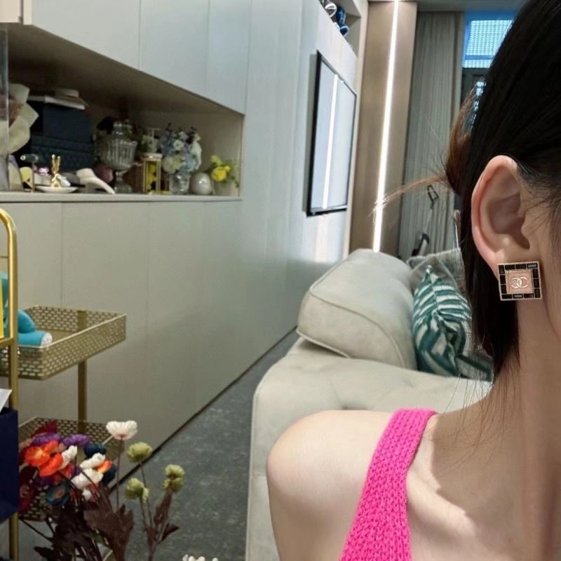 Elegant Chanel Earrings 222826