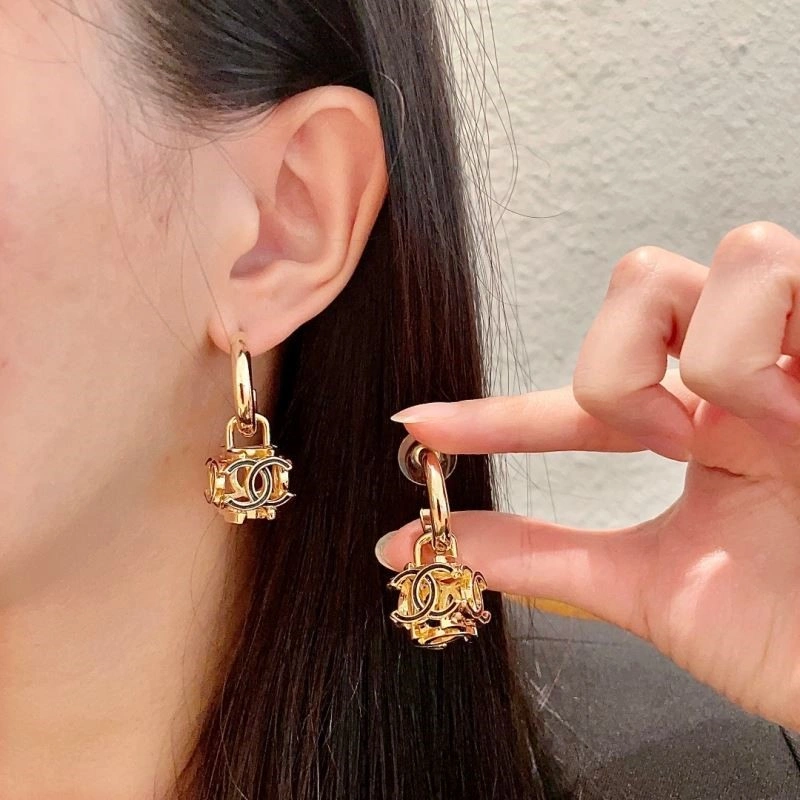 Affordable Chanel Earrings 222805
