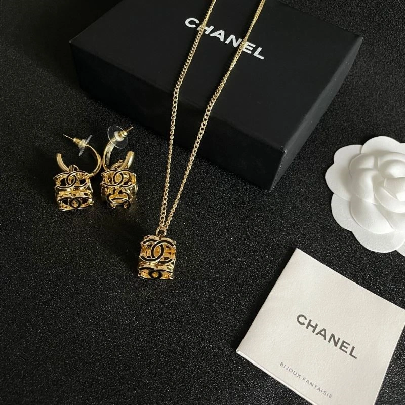 Affordable Chanel Earrings 222805