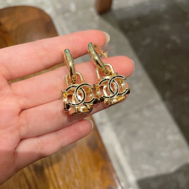 Affordable Chanel Earrings 222805