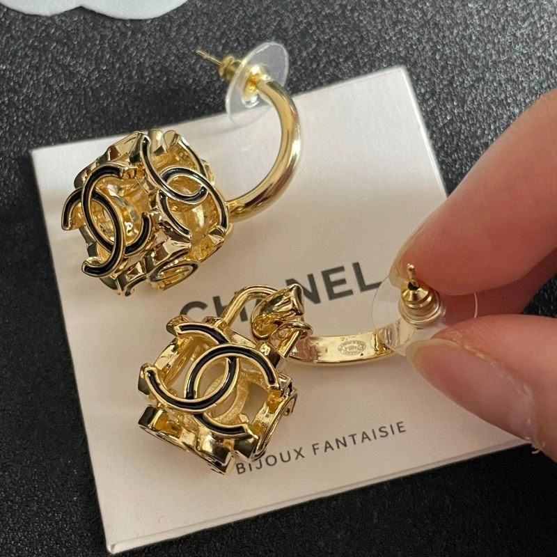 Affordable Chanel Earrings 222805