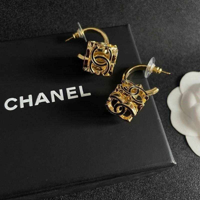Affordable Chanel Earrings 222805