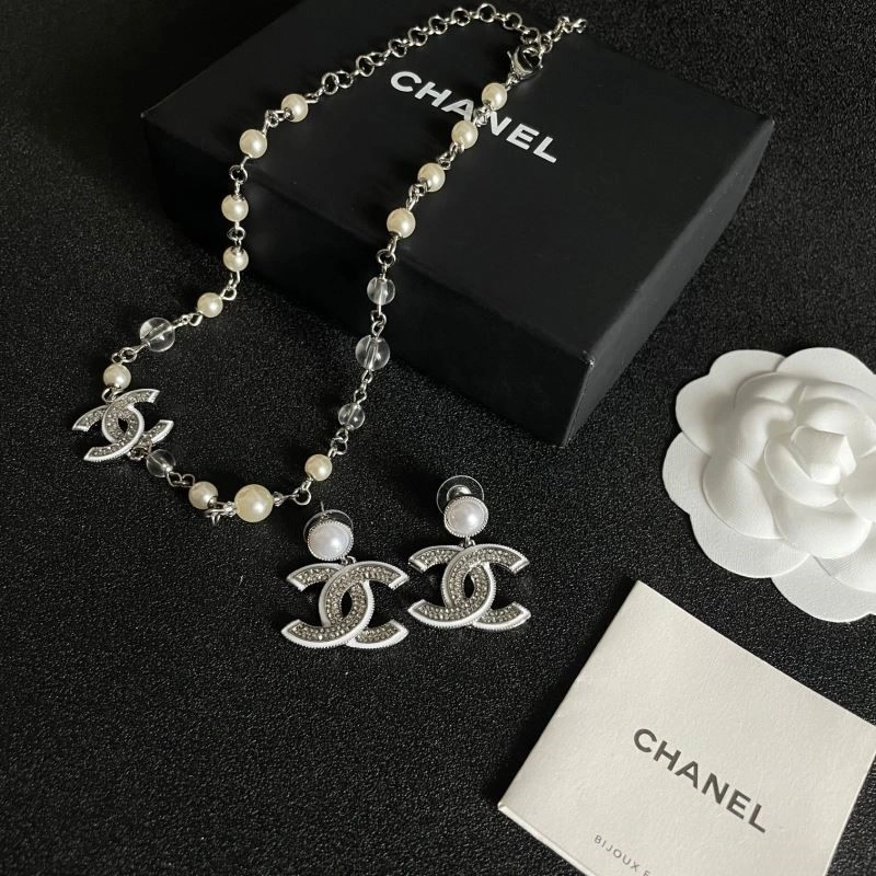 Chanel Earrings Durable 222807
