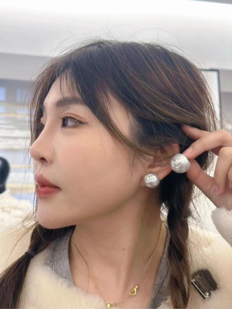 Chanel Earrings EyeCatching 222840
