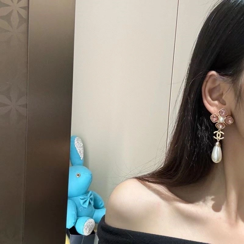 Snug Chanel Earrings 222776