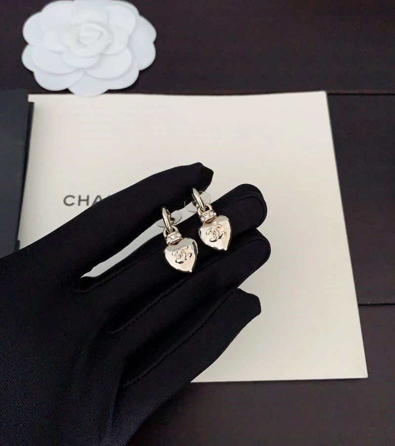 EyeCatching Chanel Earrings 222740