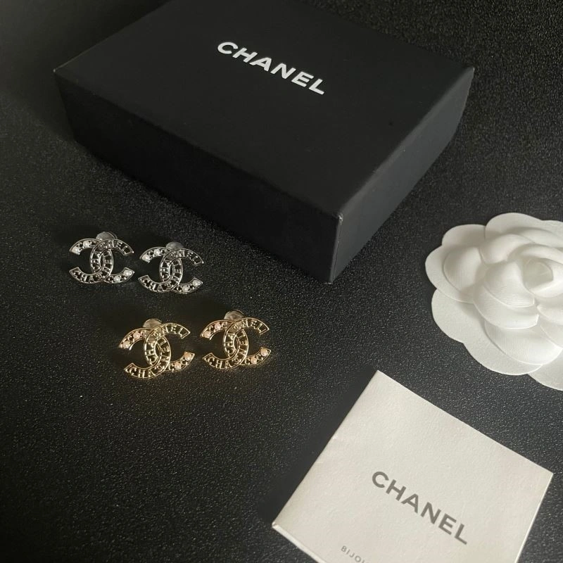 Chanel Earrings Comfortable 222615